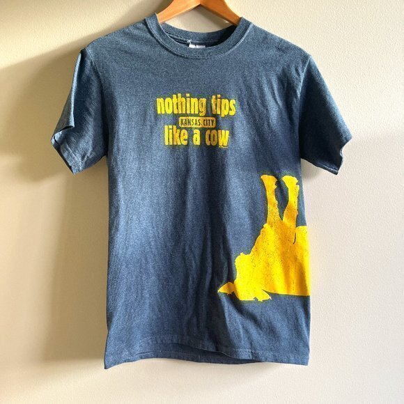 Gildan Ultra Cotton Nothing Tips Columbus Like A Cow Tipping T-Shirt Mens Size S - Picture 1 of 3